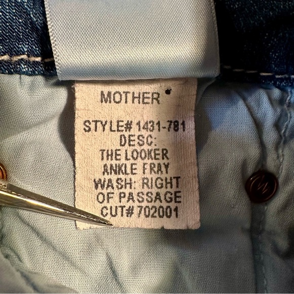MOTHER Denim ‘The Looker Ankle Fray’ Skinny Jeans in “Right of Passage” Size 24 - Picture 10 of 16